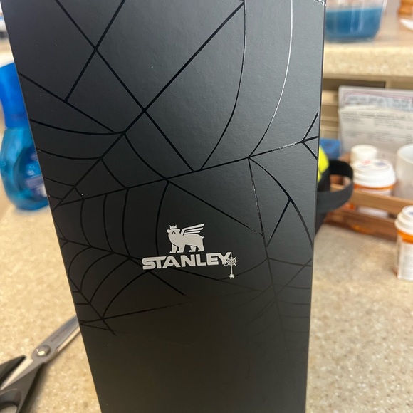 GLOW HALLOWEEN STANLEY H2.0
FLOWSTATE TUMBLER 40oz LIMITED EDITION NEW - Picture 4 of 5